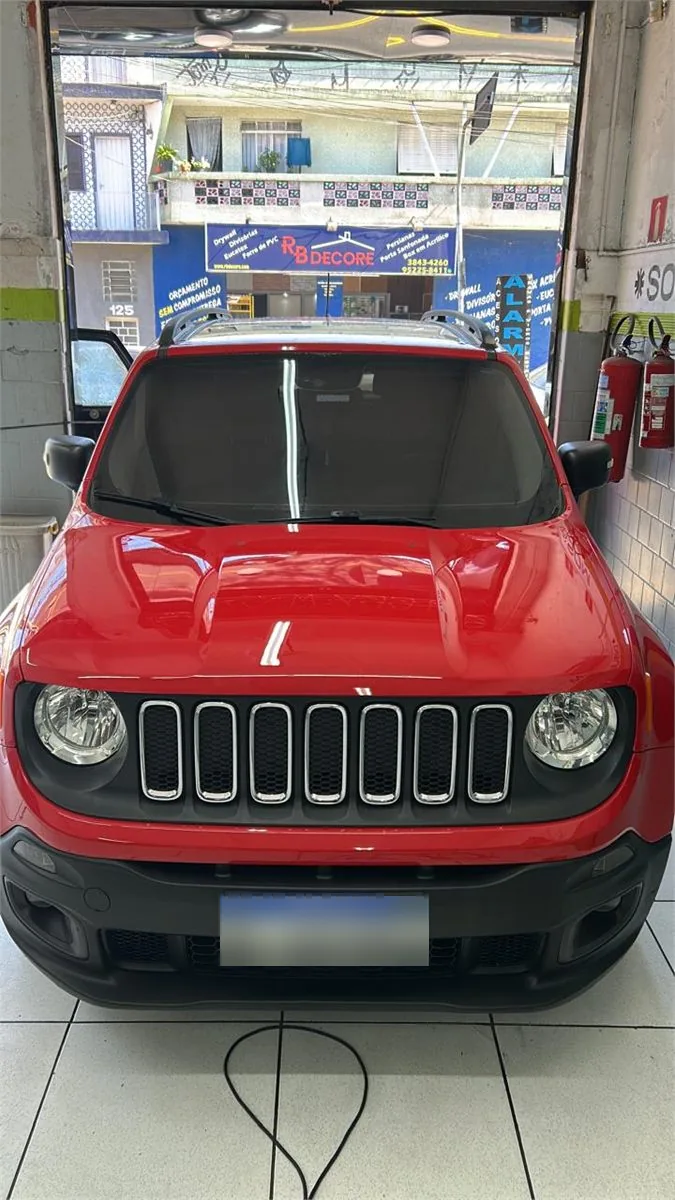 Veículo vermelho em trabalho de PPF na Thunder Som